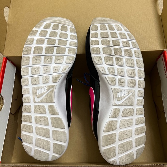 Nike Roshe One Running Shoes (worn once) - Picture 2 of 4